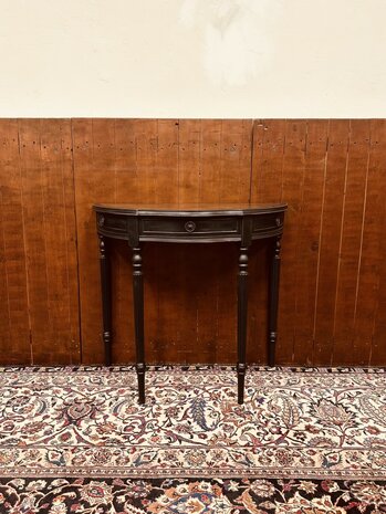 Klassiek-Engelse-Side-Table
