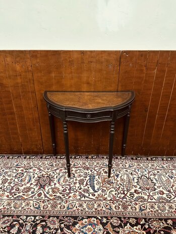 Klassiek-Engelse-Side-Table