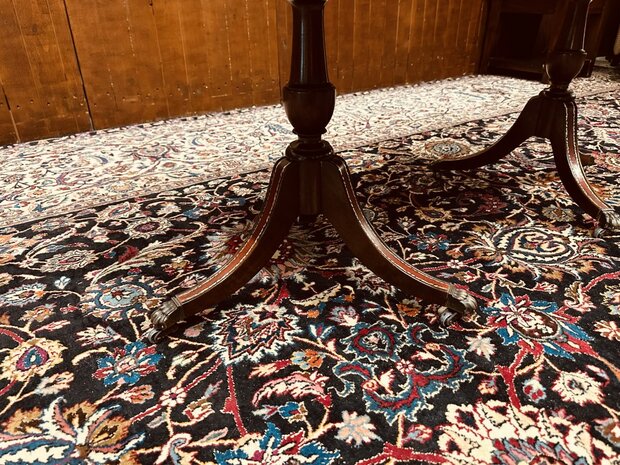 Antieke-Engelse-Chesterfield-Salontafel