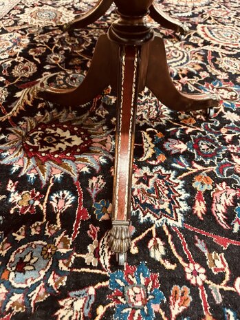 Antieke-Engelse-Chesterfield-Salontafel