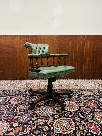 Klassieke-Engelse-Bureaustoel-Mint