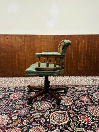 Klassieke-Engelse-Bureaustoel-Mint