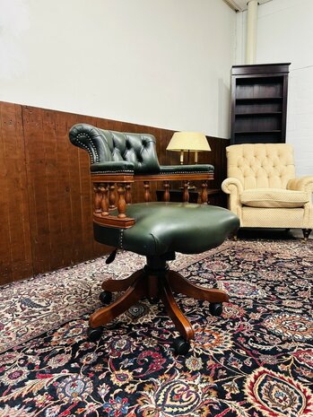 Groene-Engelse-Captain-Chair