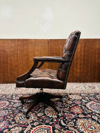Antieke-Chesterfield-President-Chair