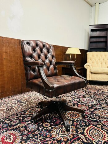 Antieke-Chesterfield-President-Chair