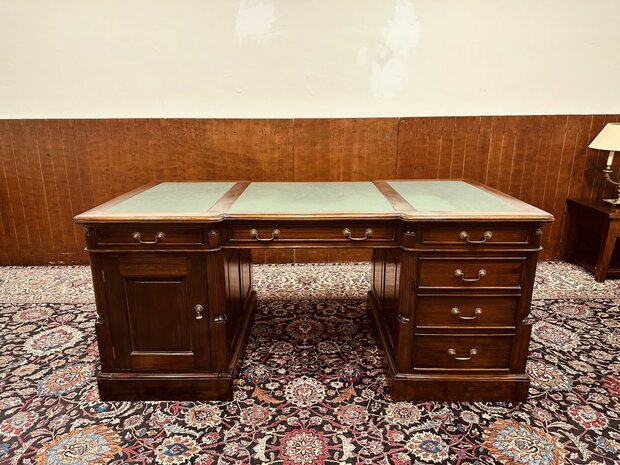 Antiek-Klassiek-Bureau-Partnerdesk
