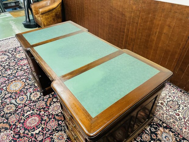 Antiek-Klassiek-Bureau-Partnerdesk