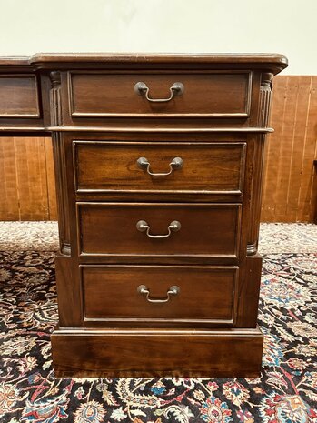 Engels-Antiek-Bureau-Partnerdesk