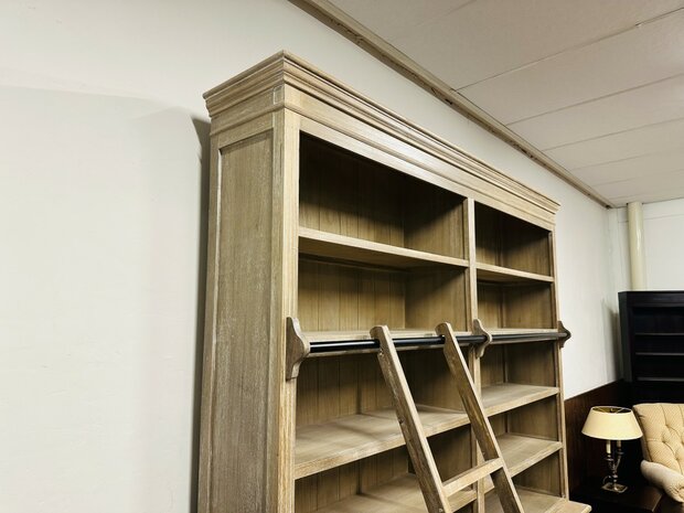 Landelijke-Blank-Eiken-Boekenkast