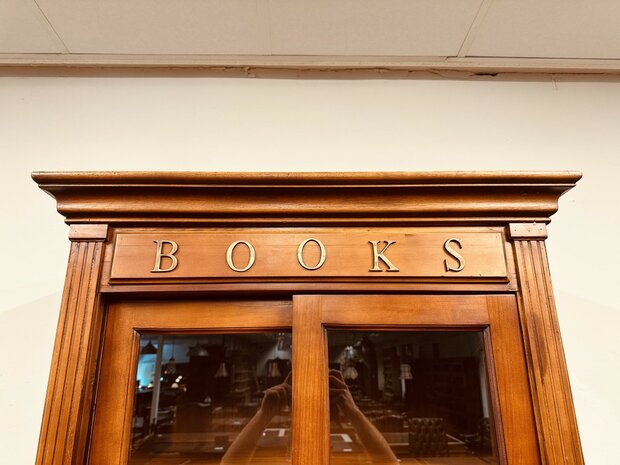 Klassiek-Engelse-Books-Boekenkast