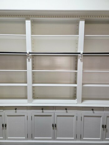 Grote-witte-boekenkast-bibliotheek-kast-met-trap-ladder-wit-7