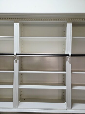 Grote-witte-boekenkast-bibliotheek-kast-met-trap-ladder-wit-10