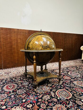 Klassieke-Antieke-Globe