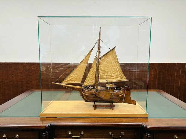 Oude-Hengst-Zeilschip-in-Vitrine