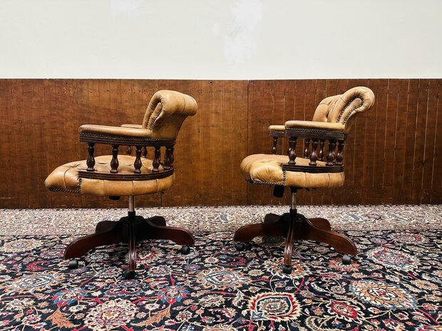 Set-Chesterfield-Engelse-Captain-Chairs