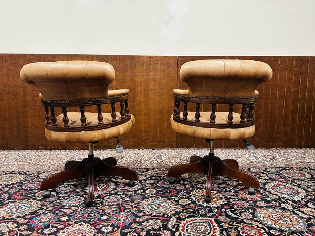 Set-Chesterfield-Engelse-Captain-Chairs