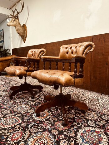 Set-Chesterfield-Engelse-Captain-Chairs