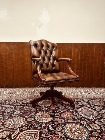 Klassiek-Engelse-President-Chair-Bruin