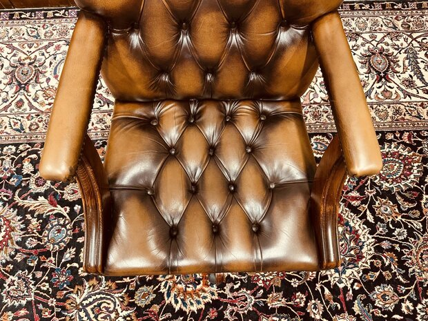Klassiek-Engelse-President-Chair-Bruin