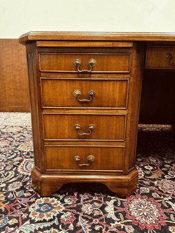 Klassiek-Amerikaans-Bureau-met-Achterschot