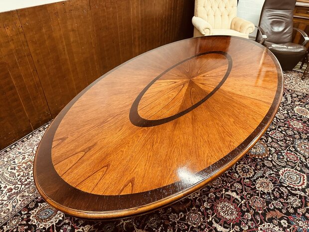 Engelse-Globe-Wernicke-Vergadertafel
