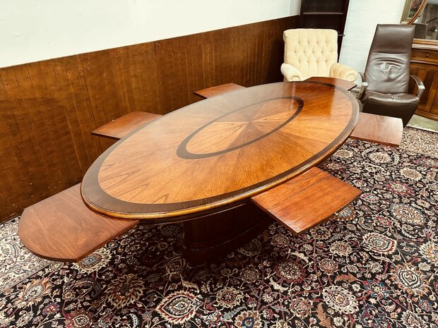 Engelse-Globe-Wernicke-Vergadertafel