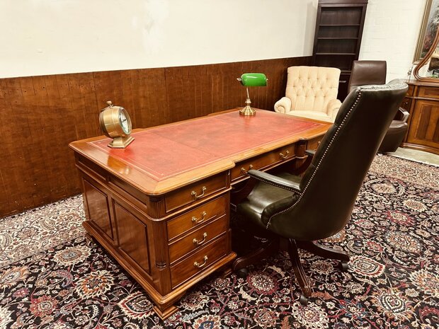 Antiek-Engels-Bureau-Partnerdesk