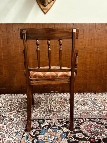 Klassiek-Engelse-Vergadertafel-met-Stoelen