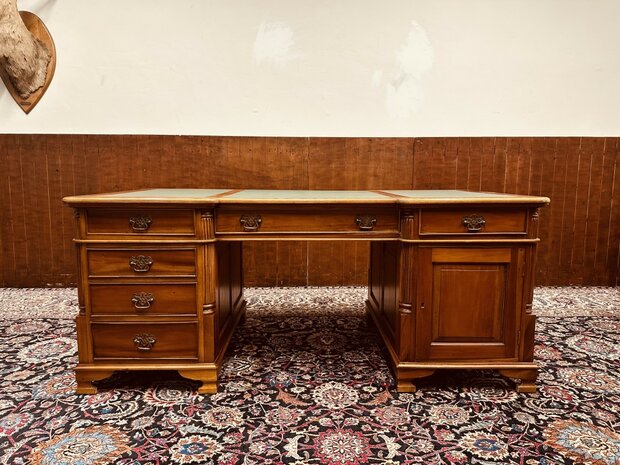 Klassiek-Engels-Bureau-Partnerdesk