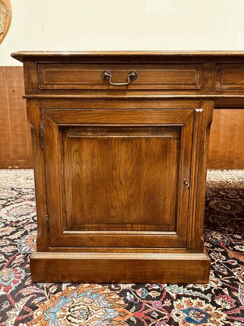 Groot-Engels-Eichholtz-Bureau-Partnerdesk