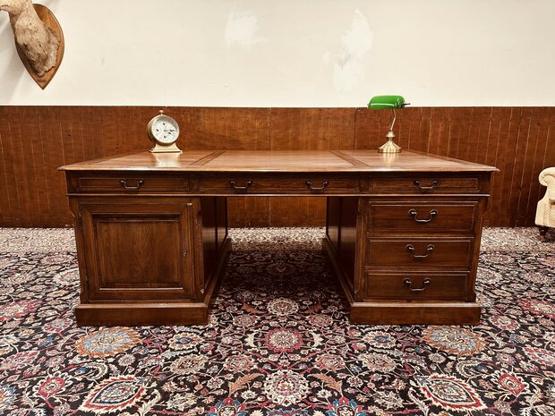 Groot-Engels-Eichholtz-Bureau-Partnerdesk