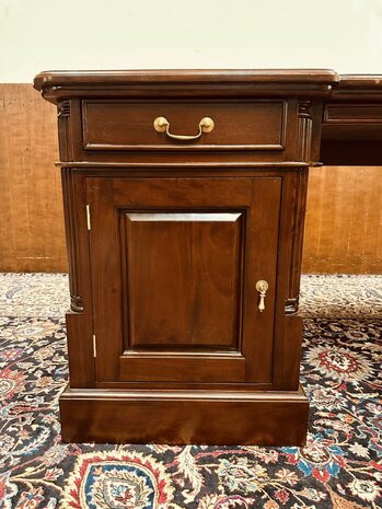 Klassiek-Engels-Bureau-met-Lederen-Inleg