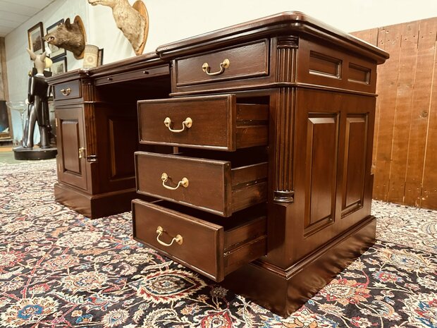 Klassiek-Engels-Bureau-met-Lederen-Inleg