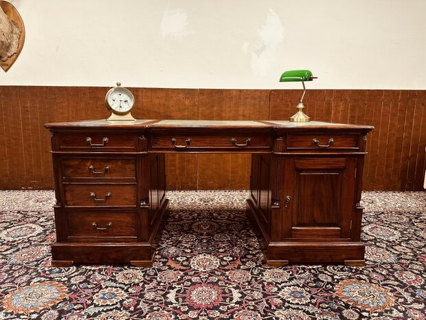 Klassiek-Engels-Chesterfield-Bureau-Partnerdesk