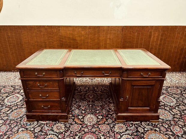 Klassiek-Engels-Chesterfield-Bureau-Partnerdesk