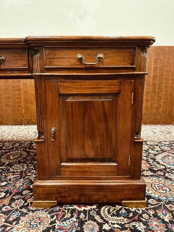 Klassiek-Engels-Chesterfield-Bureau-Partnerdesk