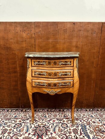 Klassieke-Franse-Barok-Sidetable-met-Natuurstenen-Blad