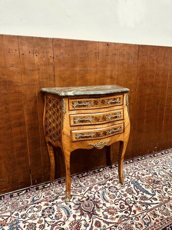 Klassieke-Franse-Barok-Sidetable-met-Natuurstenen-Blad