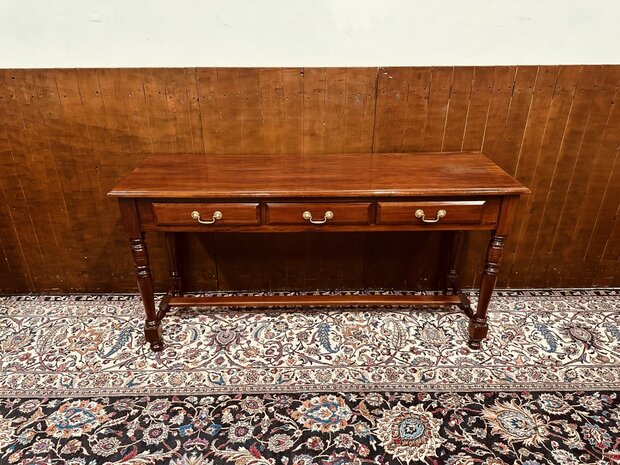 Klassiek-Engelse-Sidetable-Bureau