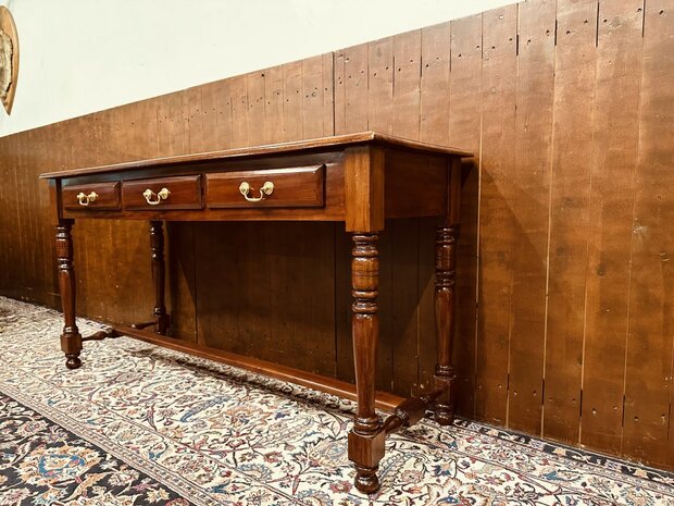 Klassiek-Engelse-Sidetable-Bureau