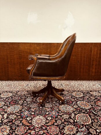 Engelse-Klassieke-Chesterfield-Bureaustoel