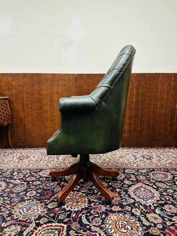 Klassiek-Engels-Chesterfield-Bureaustoel-Director-Chair-Groen-Leder