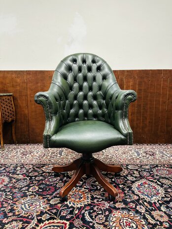 Klassiek-Engels-Chesterfield-Bureaustoel-Director-Chair-Groen-Leder
