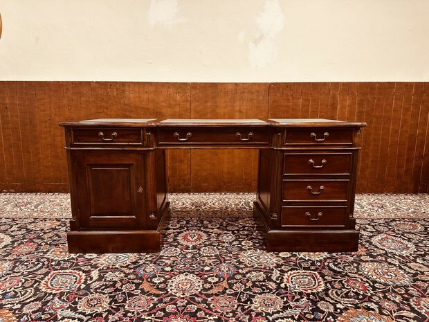 Ondiep-Smal-Klassiek-Engels-Antiek-Chesterfield-Bureau-Desk-met-Groene-Lederen-Inleg