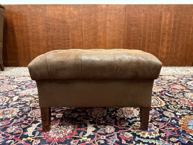 Klassiek-Engels-Chesterfield-Gestofeerde-Fauteuil-Club-Chair-met-Hocker-Poef-12