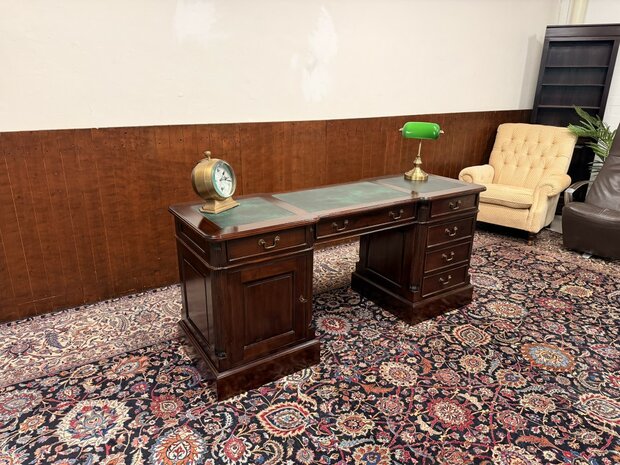 Ondiep-Klassiek-Engels-Antiek-Oud-Chesterfield-Bureau-Desk-Met-Groen-Lederen-Inleg