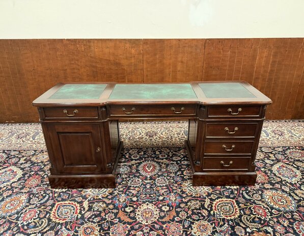 Ondiep-Klassiek-Engels-Antiek-Oud-Chesterfield-Bureau-Desk-Met-Groen-Lederen-Inleg-4