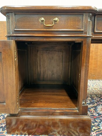 Ondiep-Klassiek-Engels-Antiek-Oud-Chesterfield-Bureau-Desk-Met-Groen-Lederen-Inleg-13