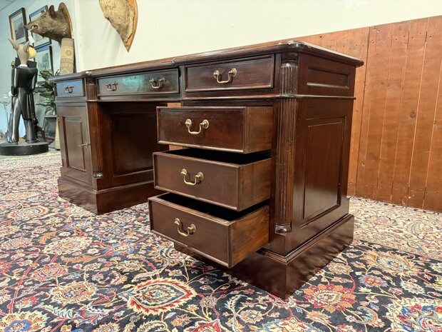 Ondiep-Klassiek-Engels-Antiek-Oud-Chesterfield-Bureau-Desk-Met-Groen-Lederen-Inleg-14