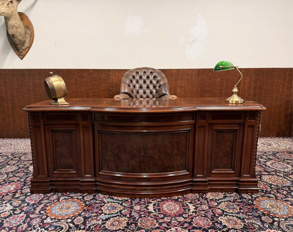 Antiek-Klassiek-Oud-Italiaans-Notenhout-Wortelhout-Bureau-met-Achterschot